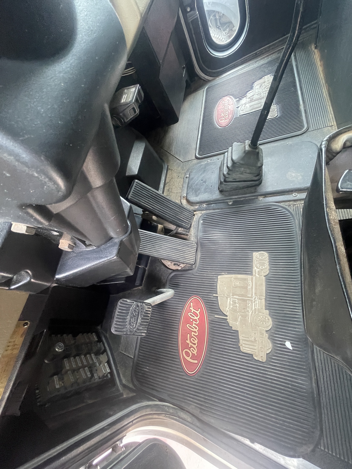 1998 PETERBILT 330 - Image 27