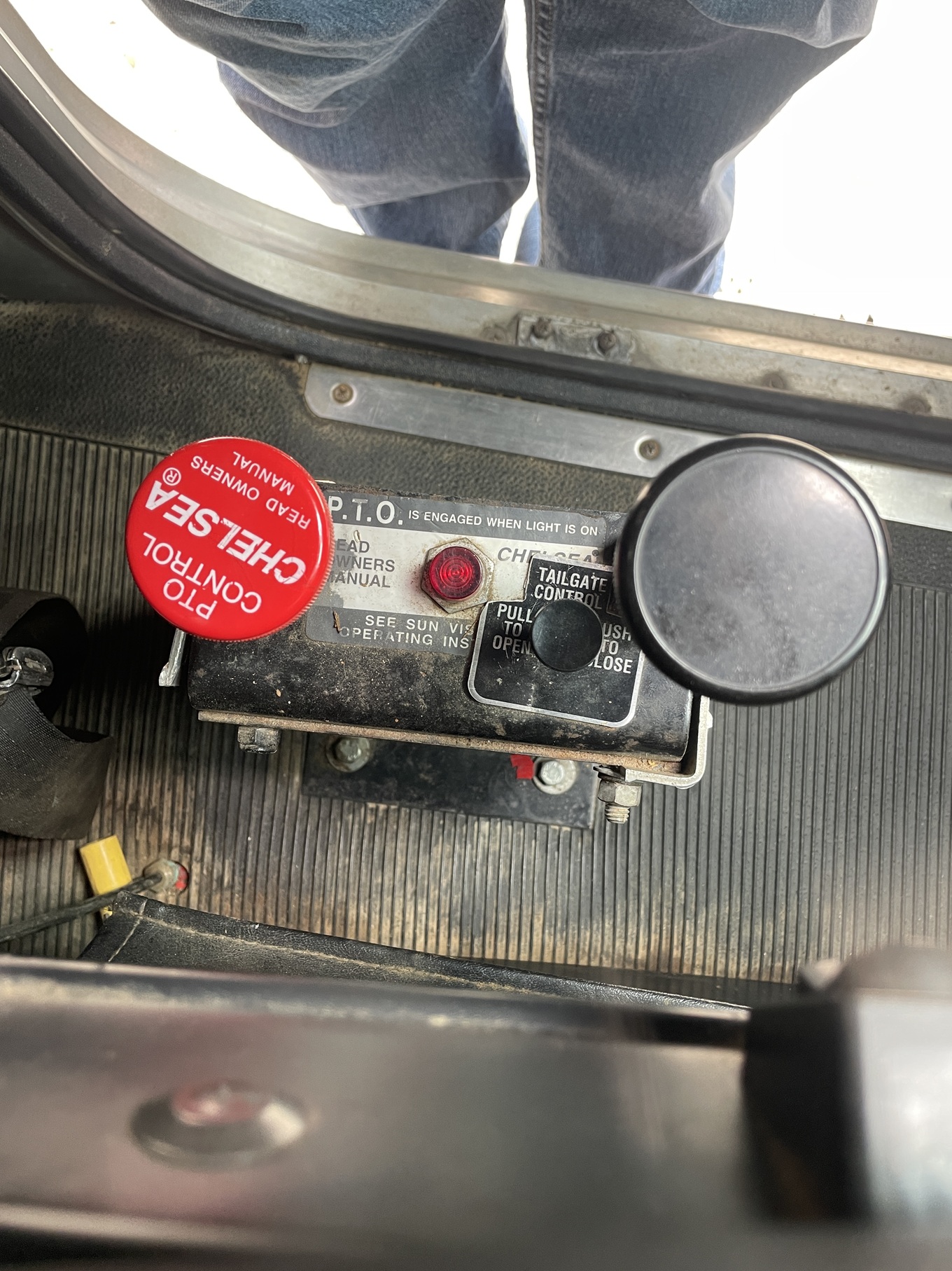 1998 PETERBILT 330 - Image 26