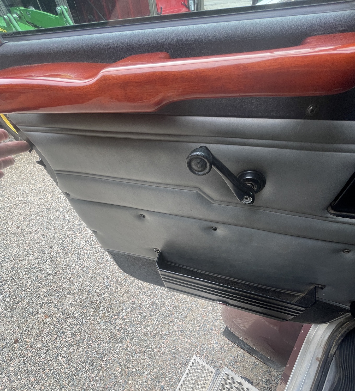 1998 PETERBILT 330 - Image 23