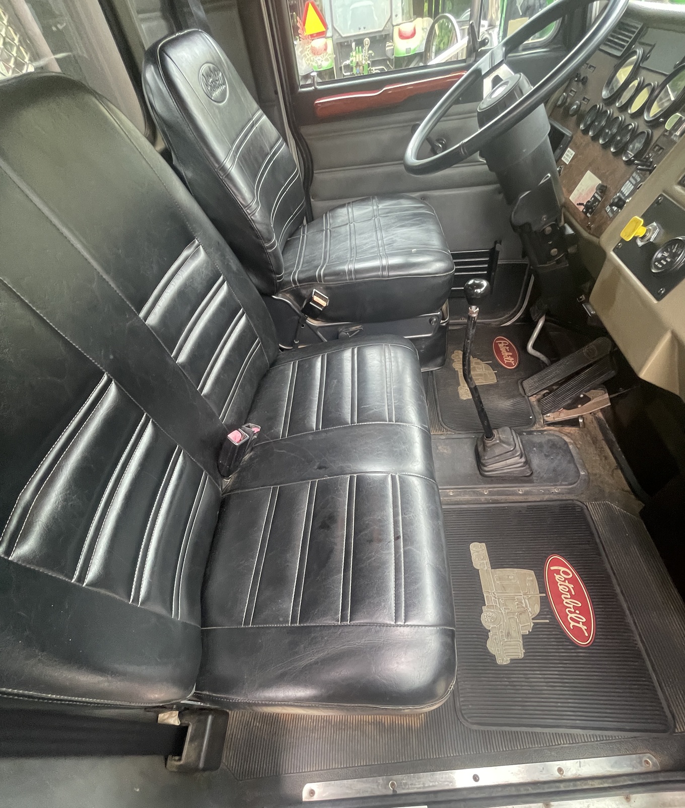 1998 PETERBILT 330 - Image 17