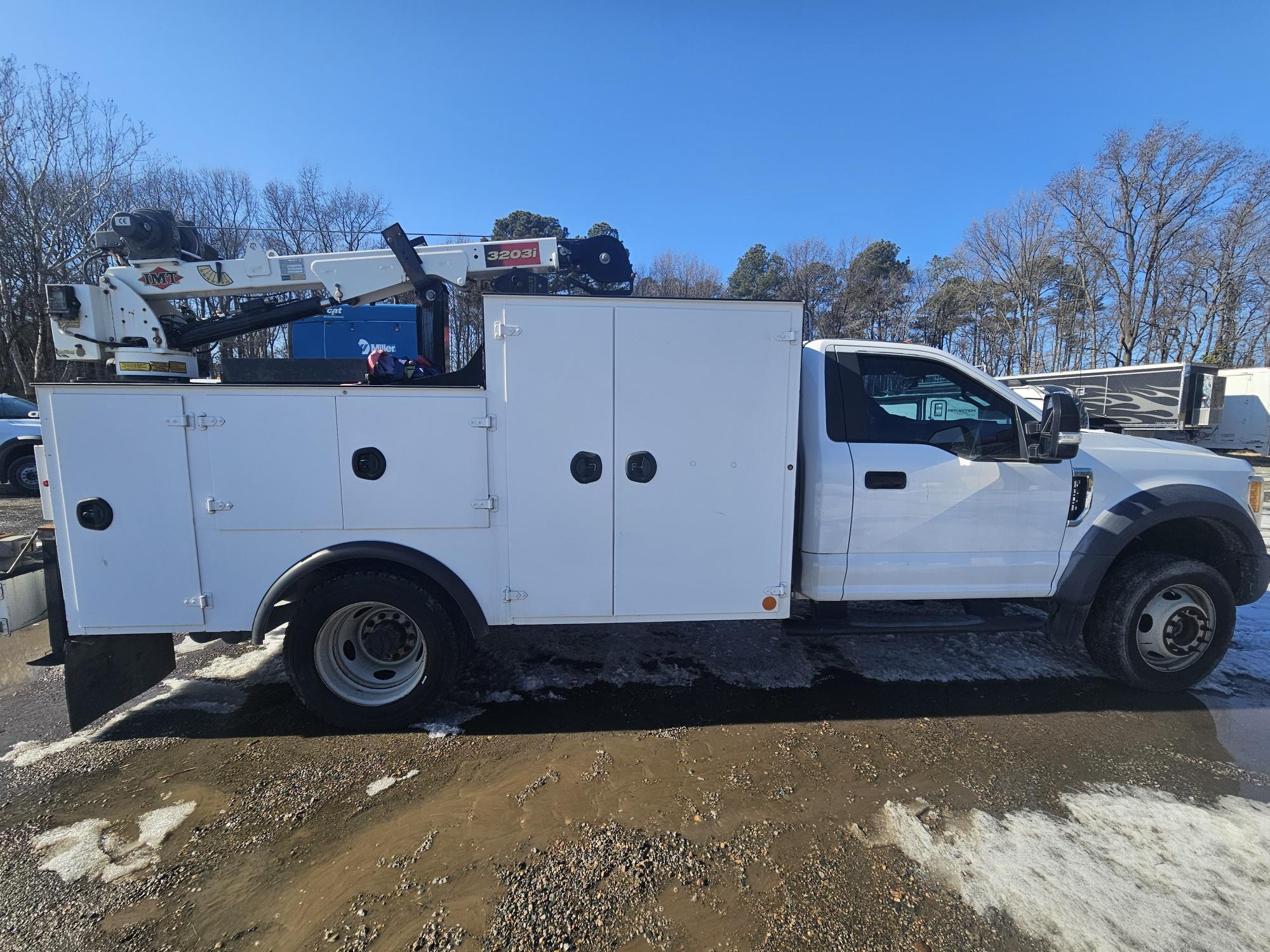 2017 FORD F550 Super Duty Service Truck - view 2 of 26