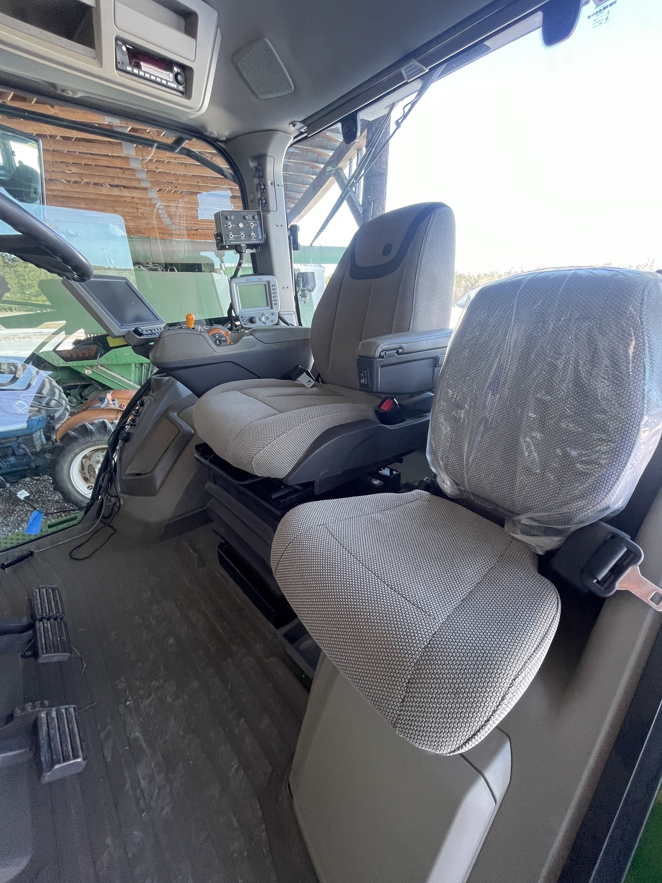 2021 JOHN DEERE 8R 230 - Image 36