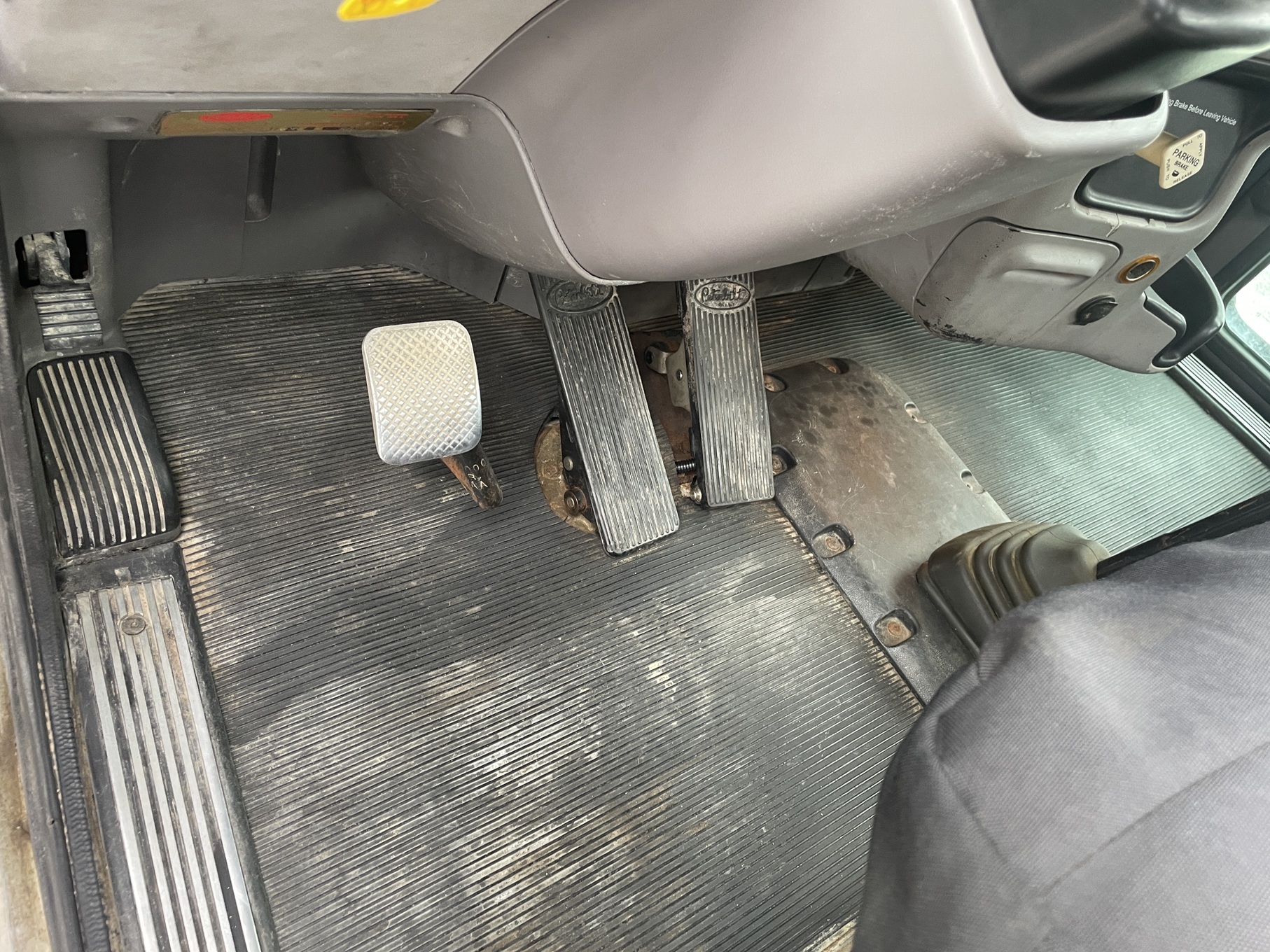 2008 PETERBILT 365 Crane - Image 11