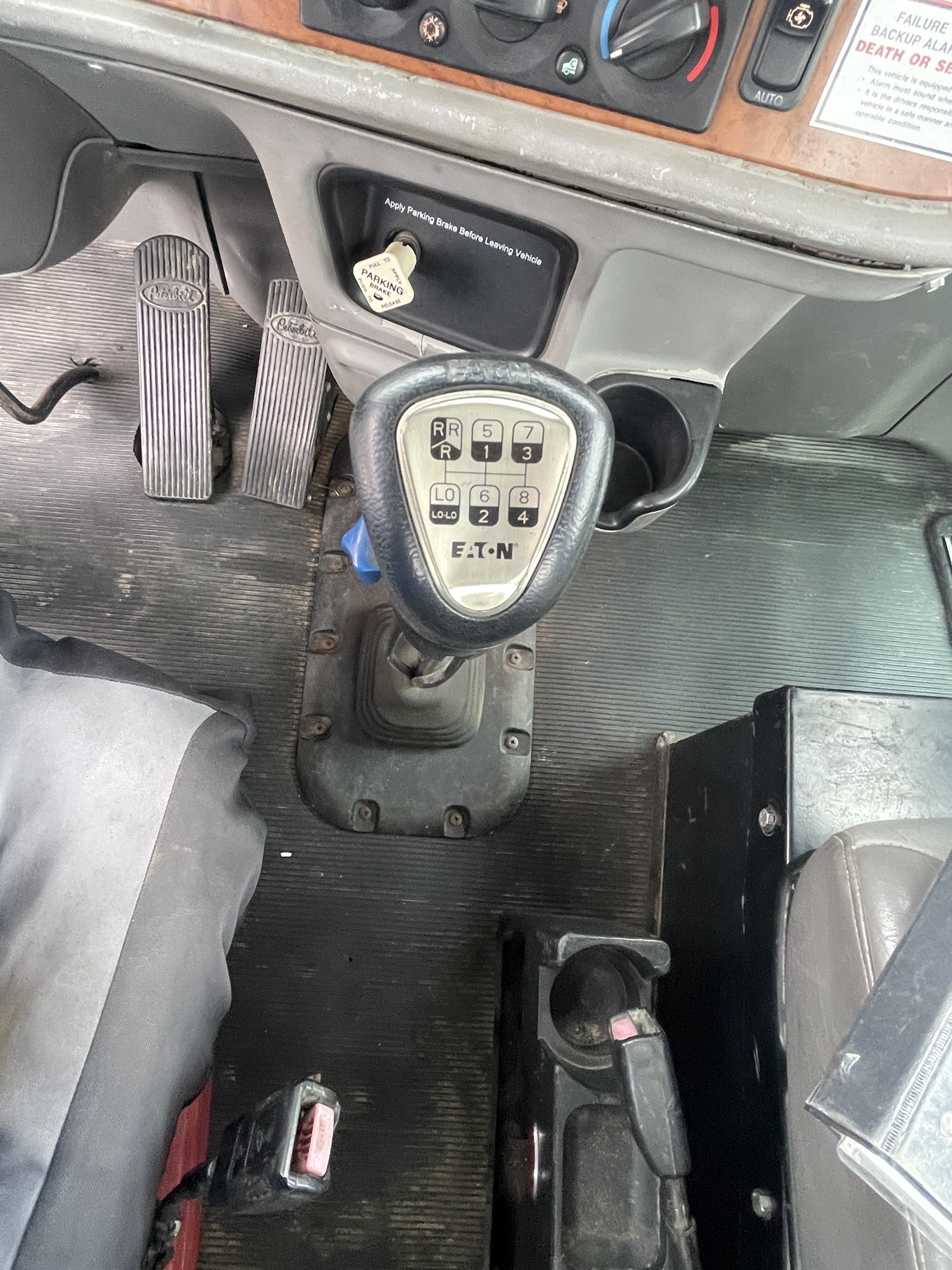 2008 PETERBILT 365 Crane - Image 21