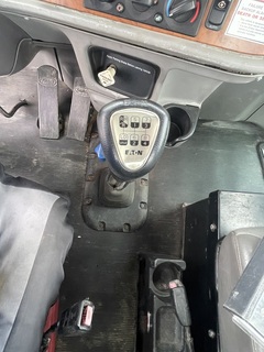 2008 PETERBILT 365 Crane - Image 21