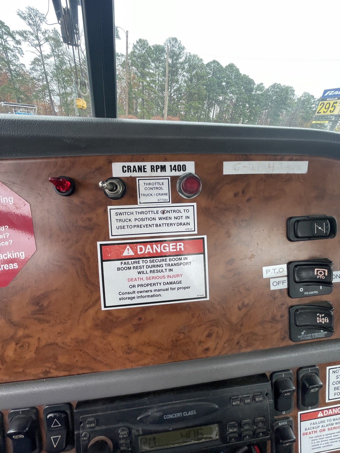 2008 PETERBILT 365 Crane - view 18 of 60