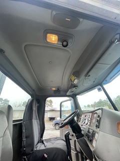 2008 PETERBILT 365 Crane - Image 27