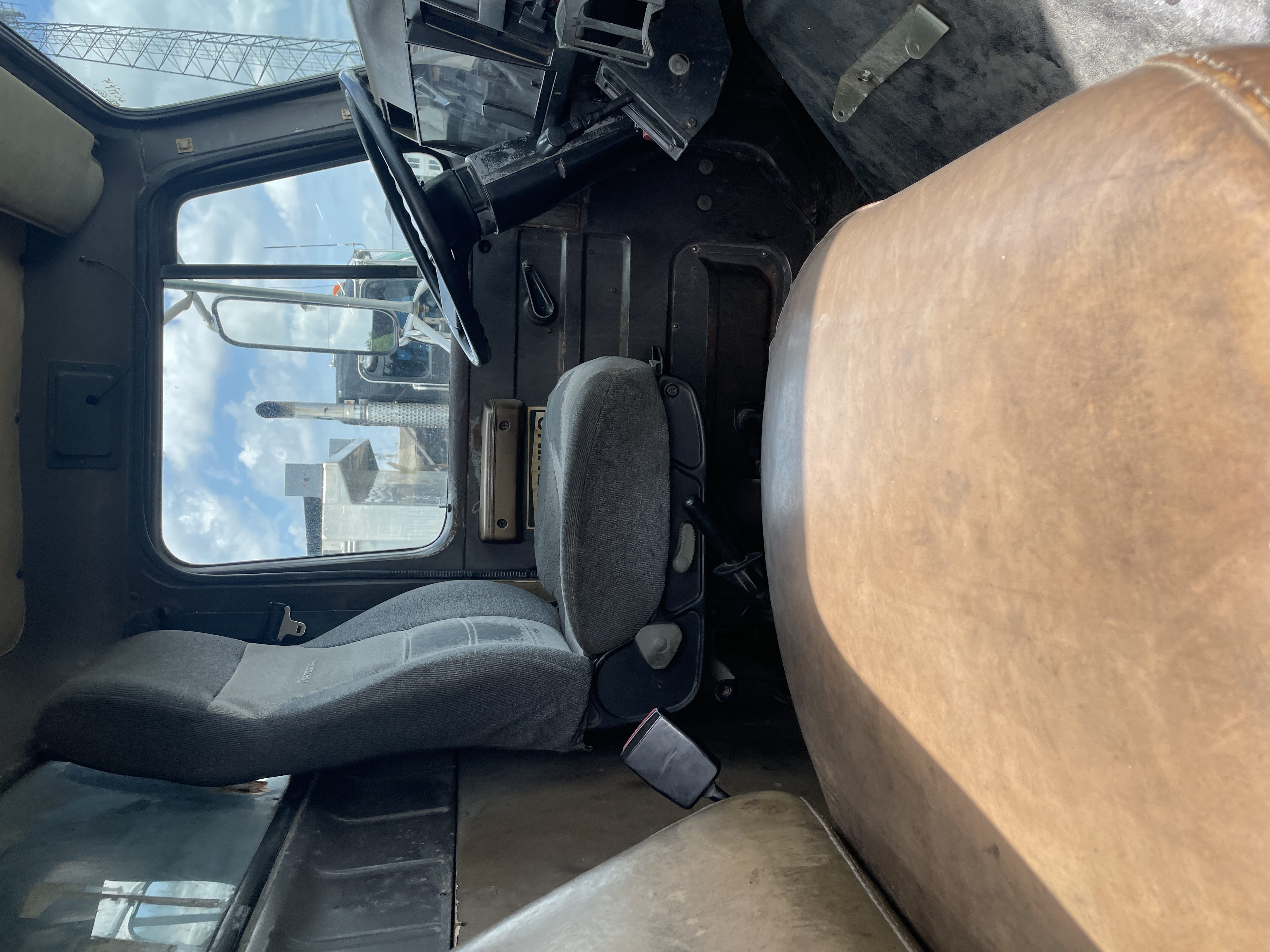 1991 INTERNATIONAL F4700 - Image 19