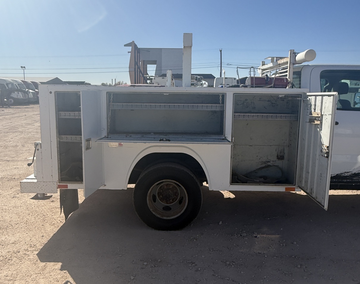 2019 CHEVROLET Silverado 3500HD - Image 9