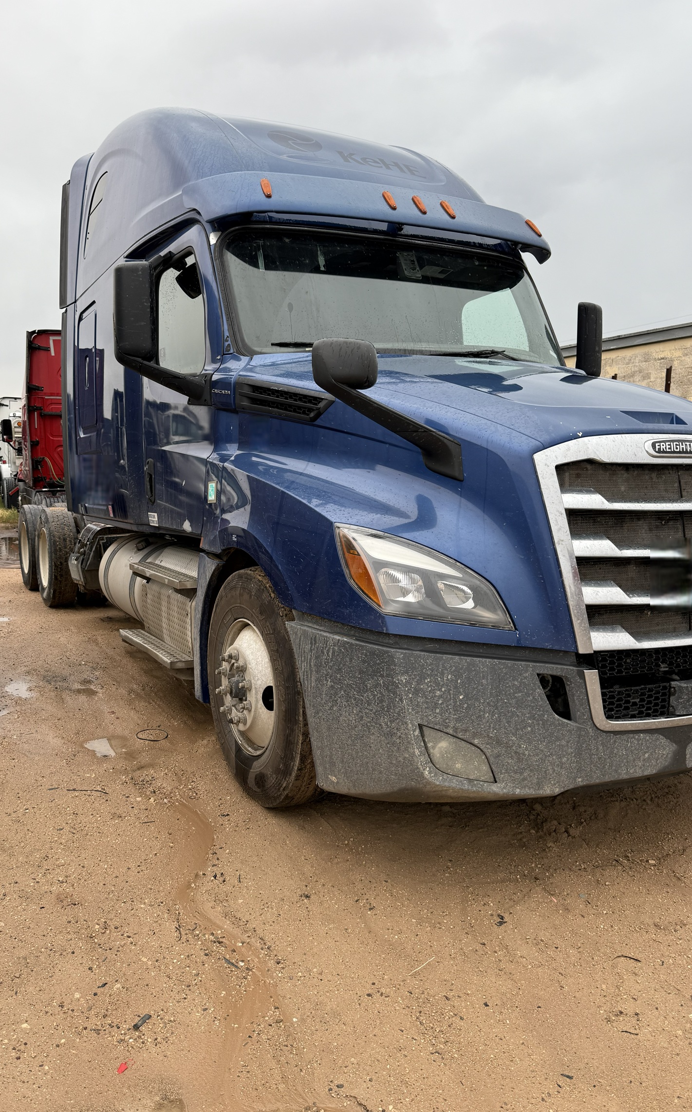 2019 FREIGHTLINER CASCADIA - view 1 of 9