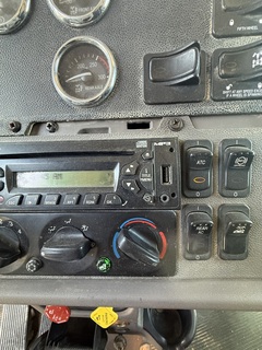 2013 PETERBILT 386 - Image 22