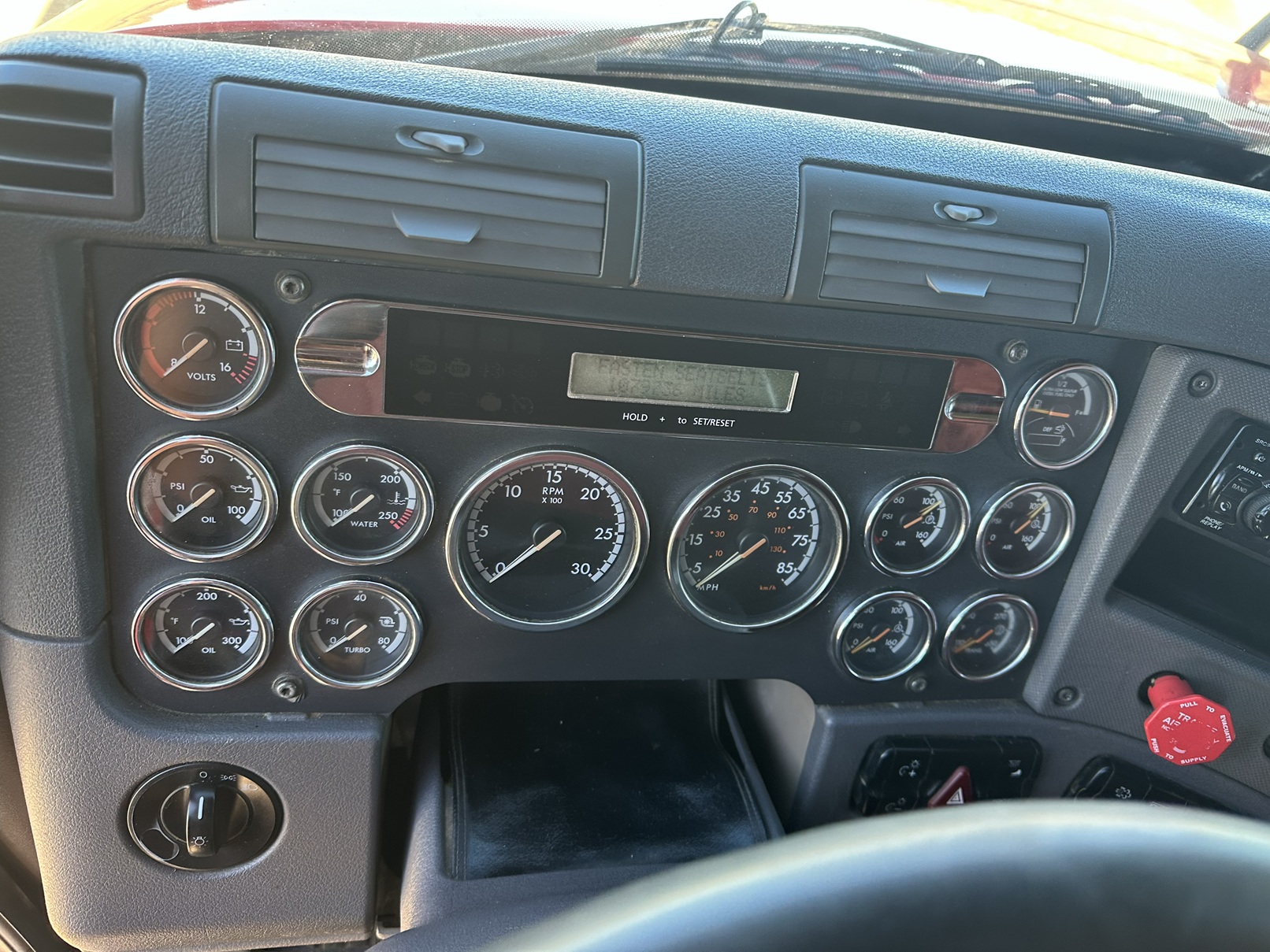 2012 FREIGHTLINER CASCADIA - Image 9