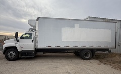 2006 GMC 6500 - Image 2