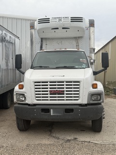 2006 GMC 6500 - Image 3