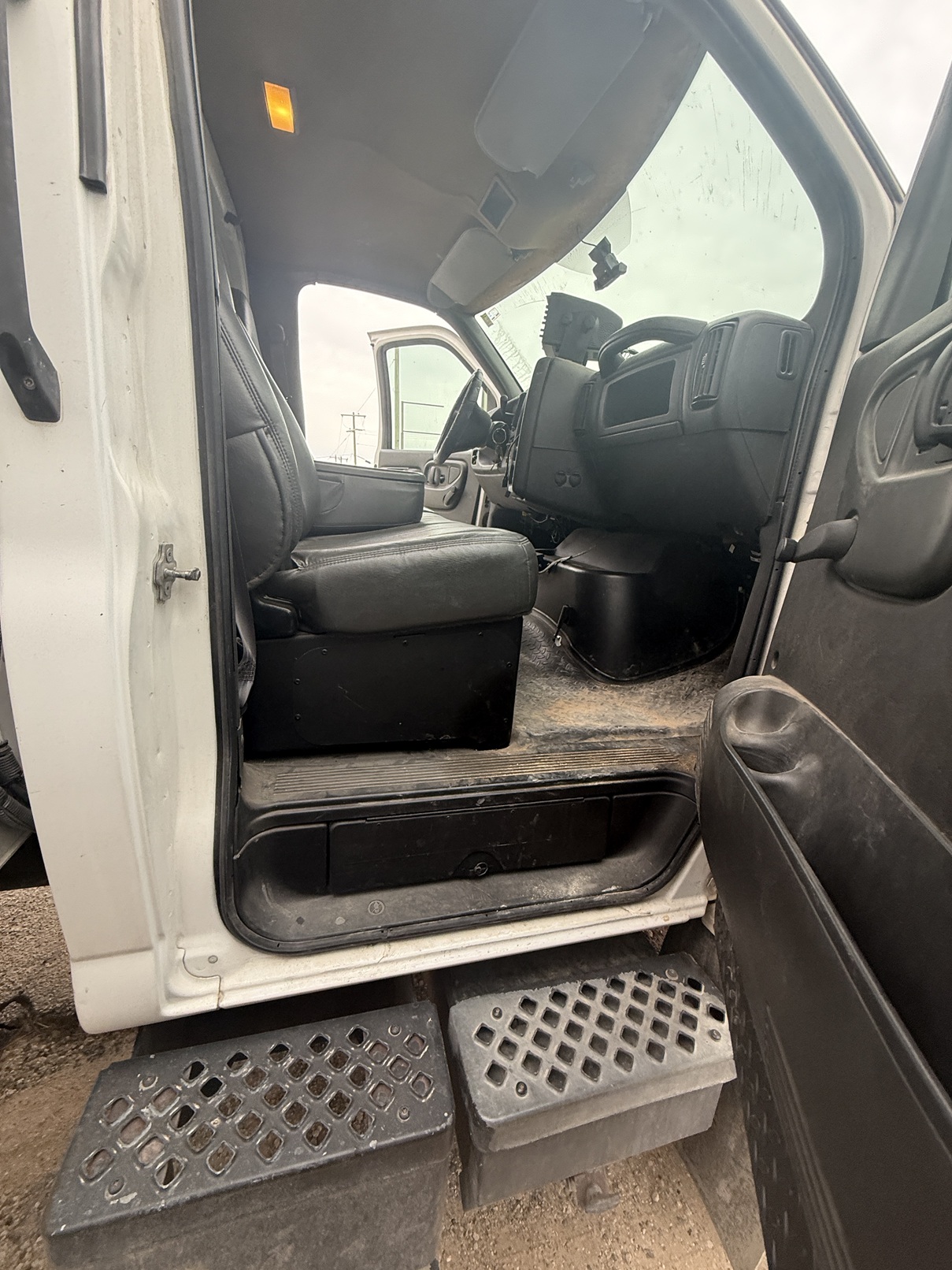 2006 GMC 6500 - Image 16