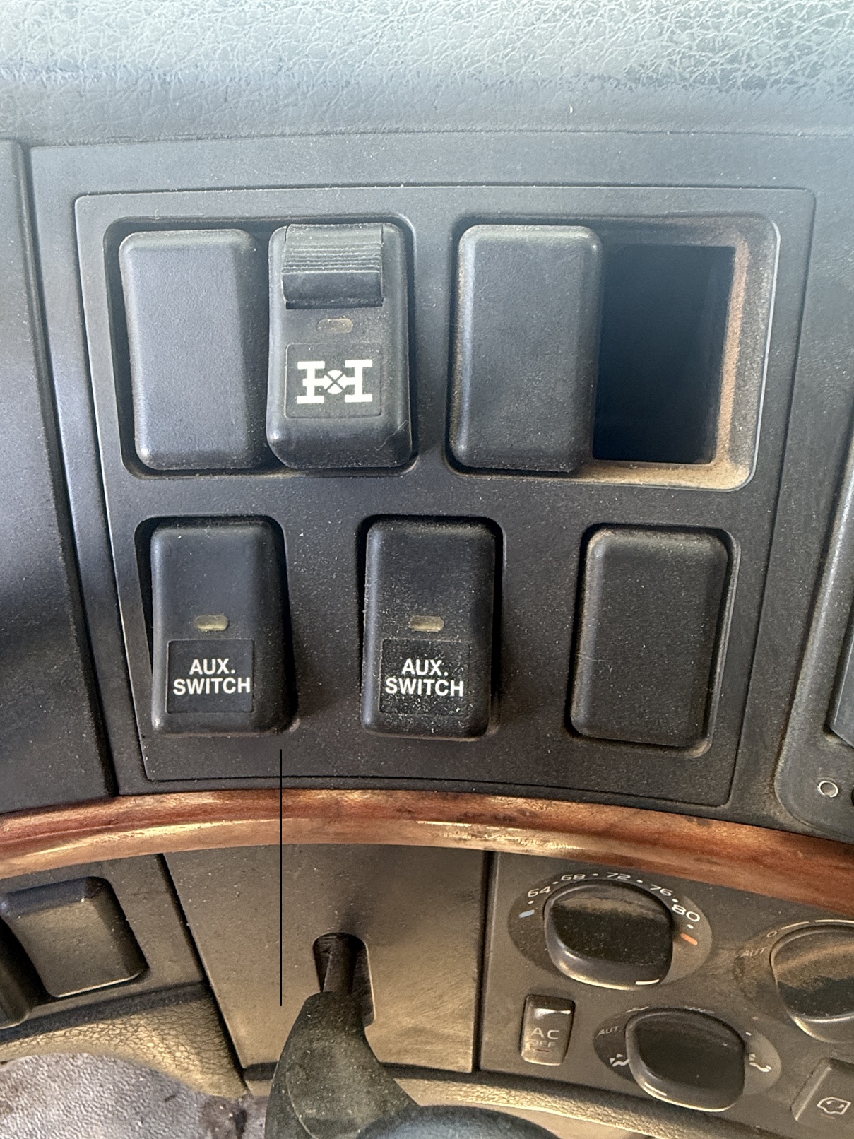 2005 VOLVO VNL 64T670 - Image 19