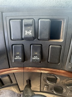 2005 VOLVO VNL 64T670 - Image 19