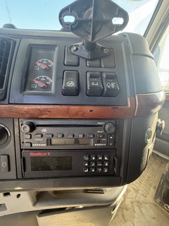 2005 VOLVO VNL 64T670 - Image 22