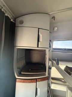 2005 VOLVO VNL 64T670 - Image 23