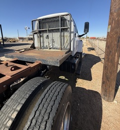 2004 CHEVROLET C8500 - Image 8