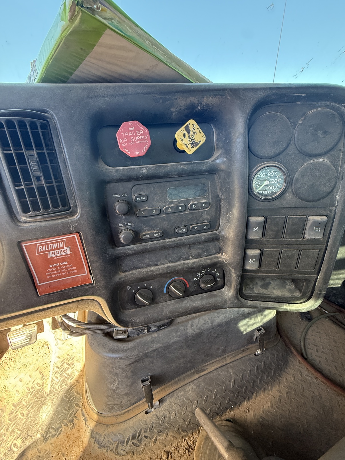 2004 CHEVROLET C8500 - view 11 of 15