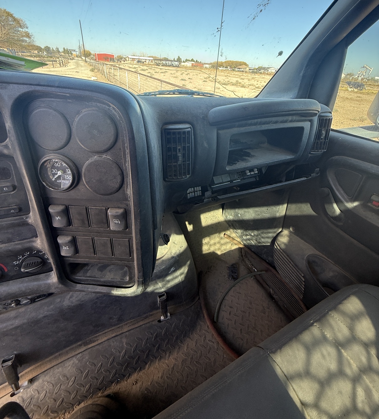 2004 CHEVROLET C8500 - view 12 of 15