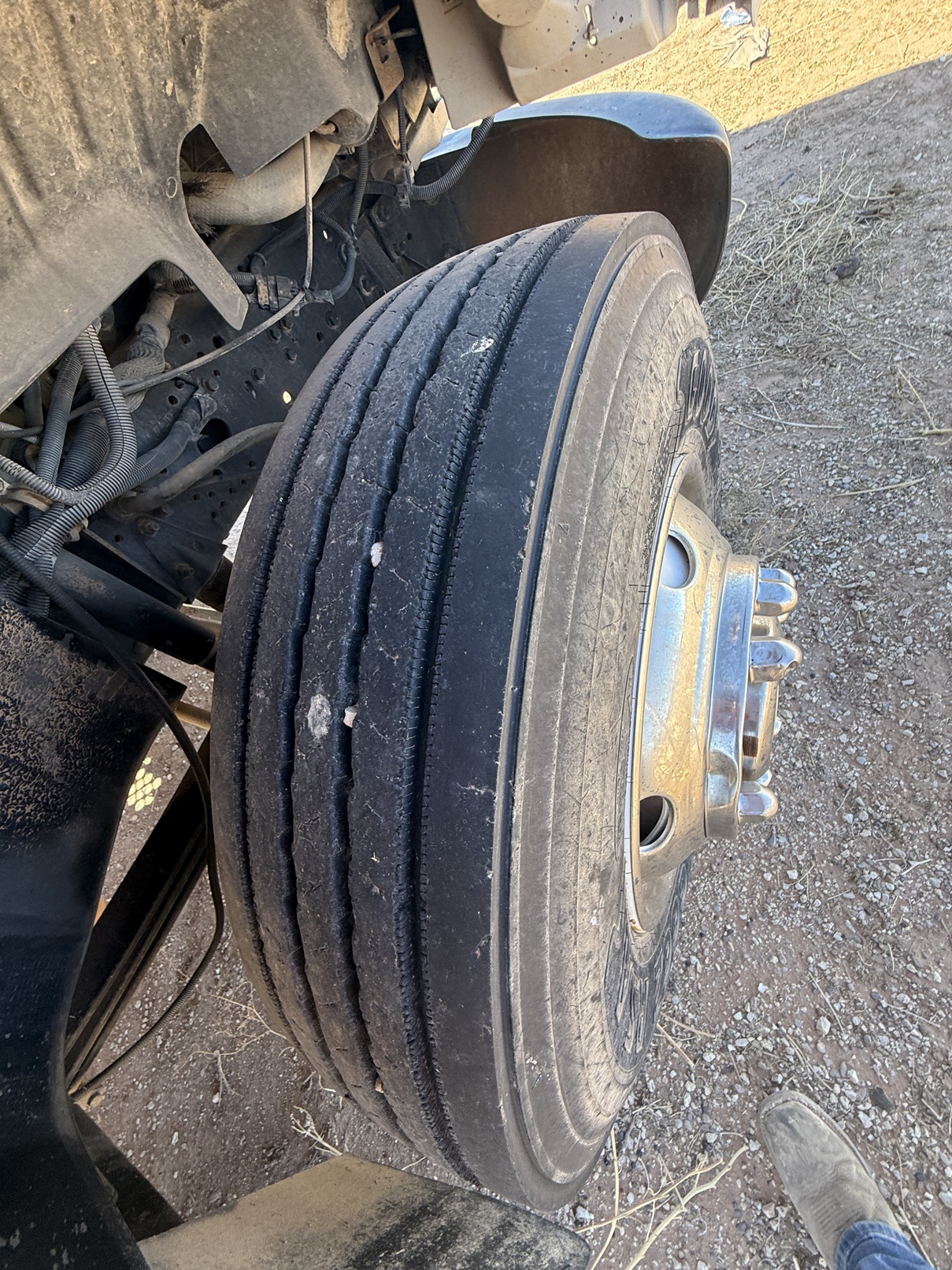 2004 CHEVROLET C8500 - view 13 of 15