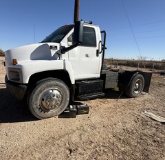 2004 CHEVROLET C8500 - Image 1