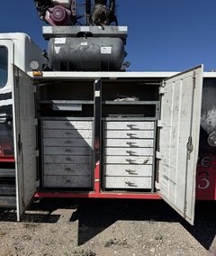 2005 HINO 268 - Image 10