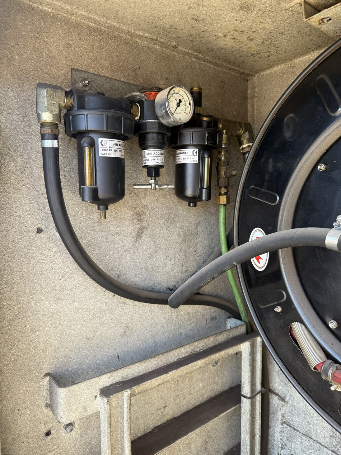 2005 HINO 268 - view 18 of 26