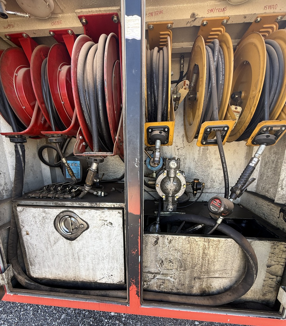 2005 HINO 268 - Image 21