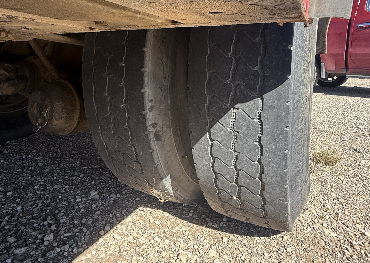 2005 HINO 268 - Image 24