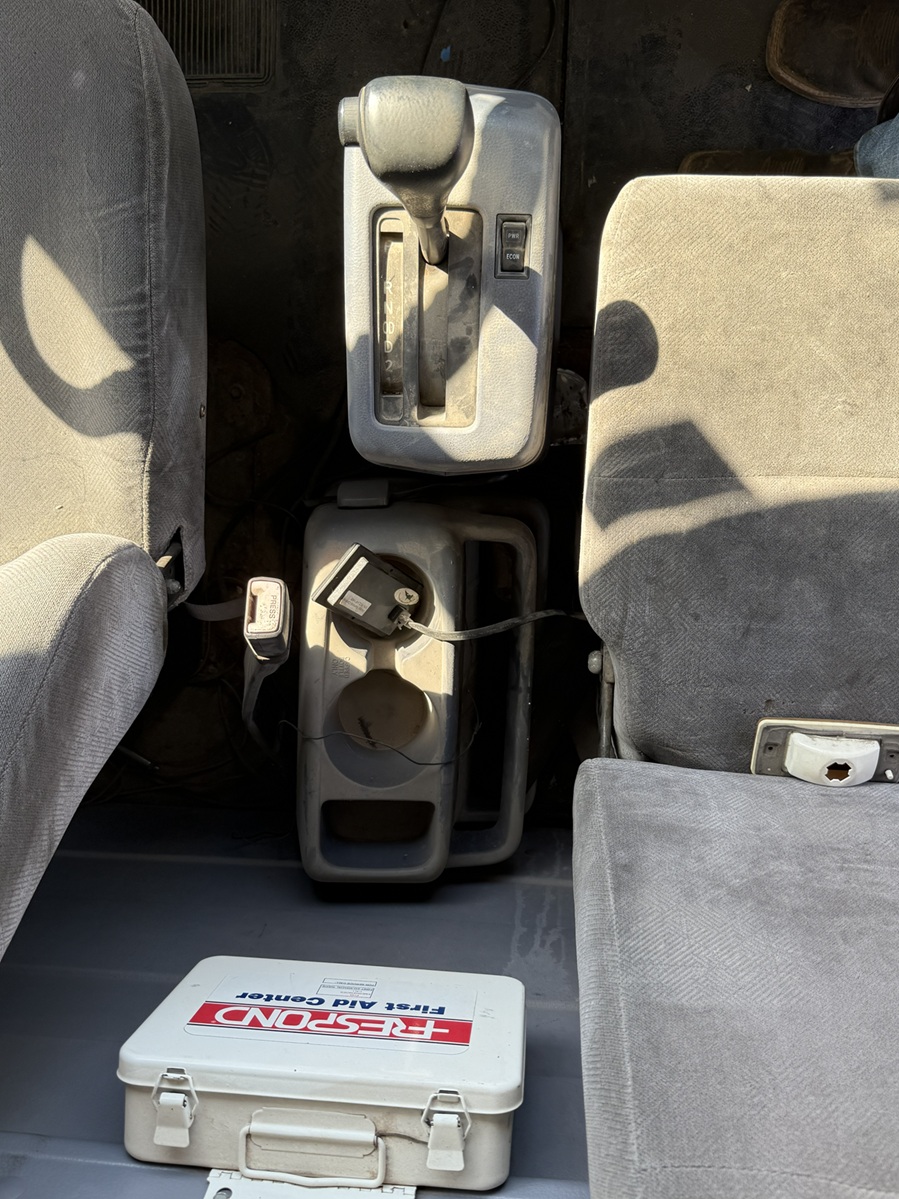 2005 HINO 268 - view 16 of 26