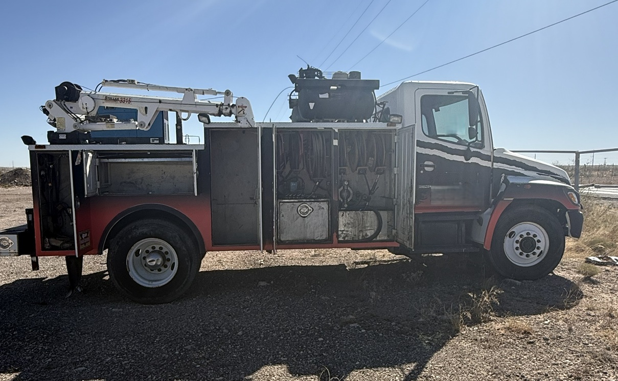 2005 HINO 268 - Image 7