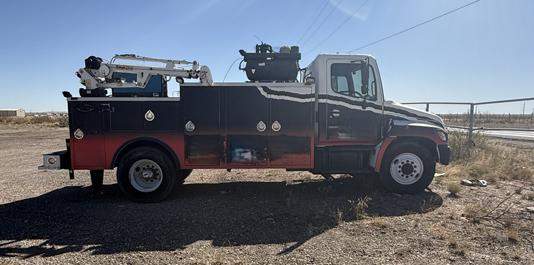 2005 HINO 268 - Image 6