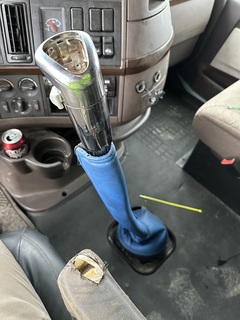 2017 VOLVO VNX84T630 - Image 13