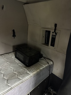 2017 VOLVO VNX84T630 - Image 18