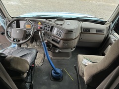 2017 VOLVO VNX84T630 - Image 19