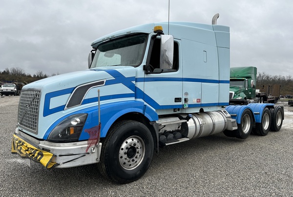 2017 VOLVO VNX84T630