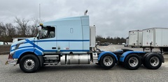 2017 VOLVO VNX84T630 - Image 2