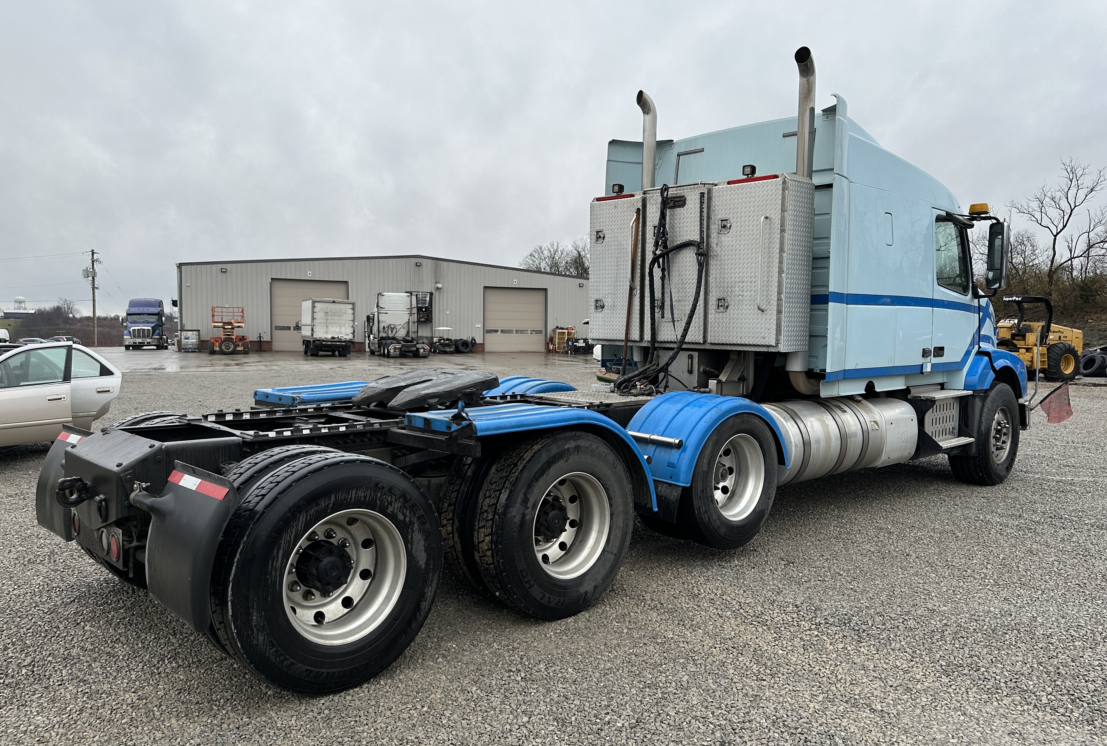 2017 VOLVO VNX84T630 - view 5 of 36