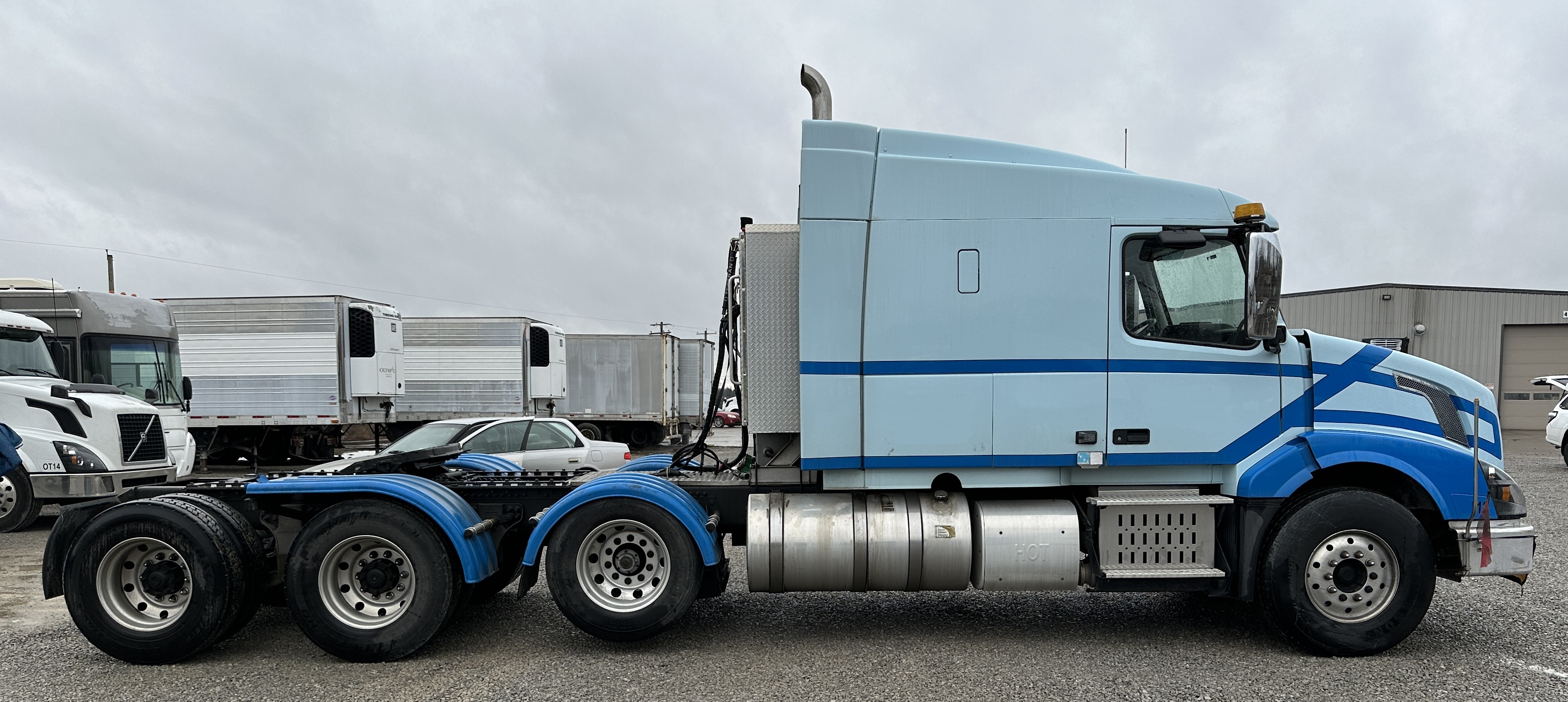 2017 VOLVO VNX84T630 - view 6 of 36