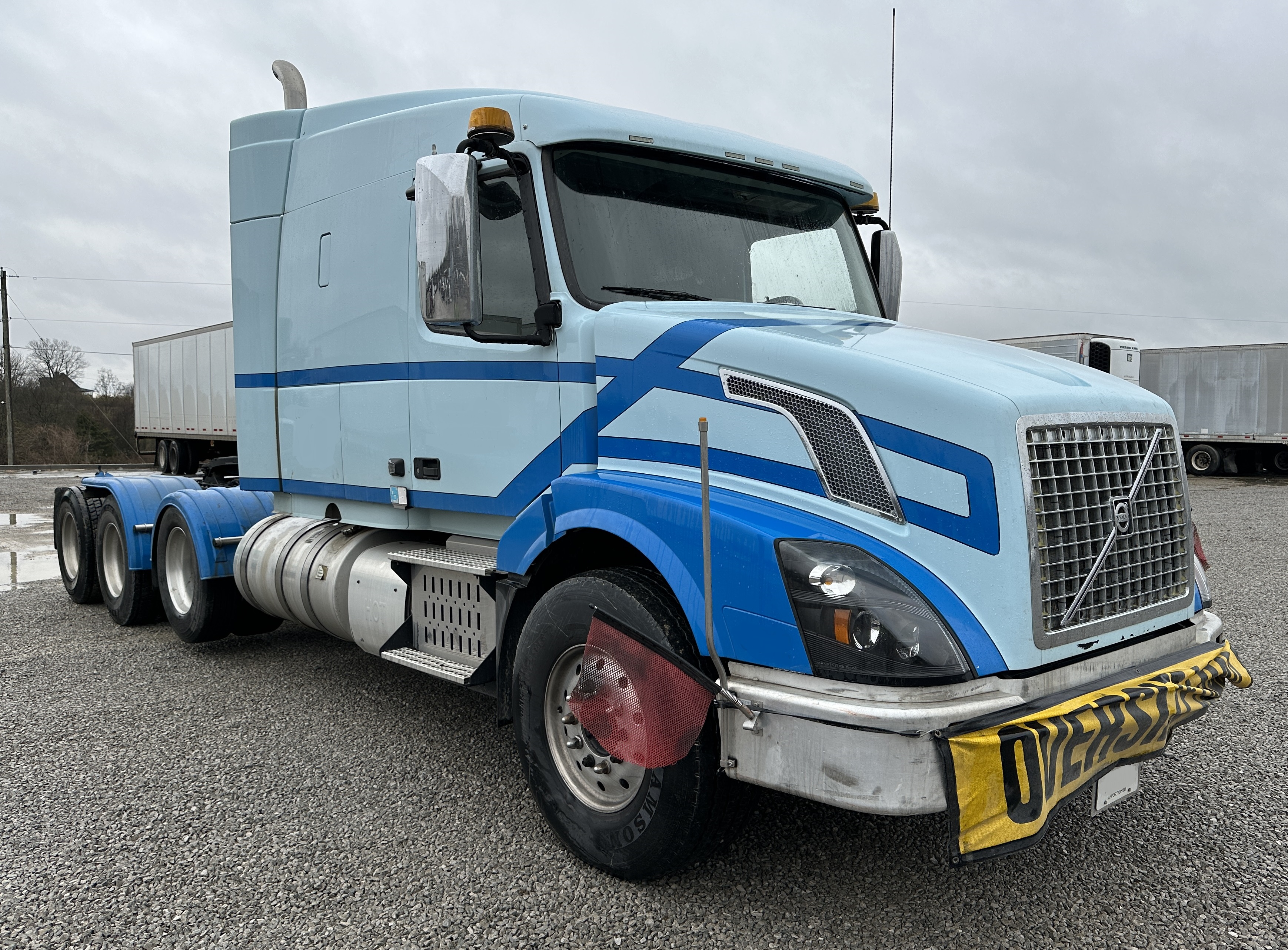 2017 VOLVO VNX84T630 - Image 7