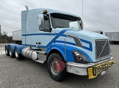 2017 VOLVO VNX84T630 - Image 7