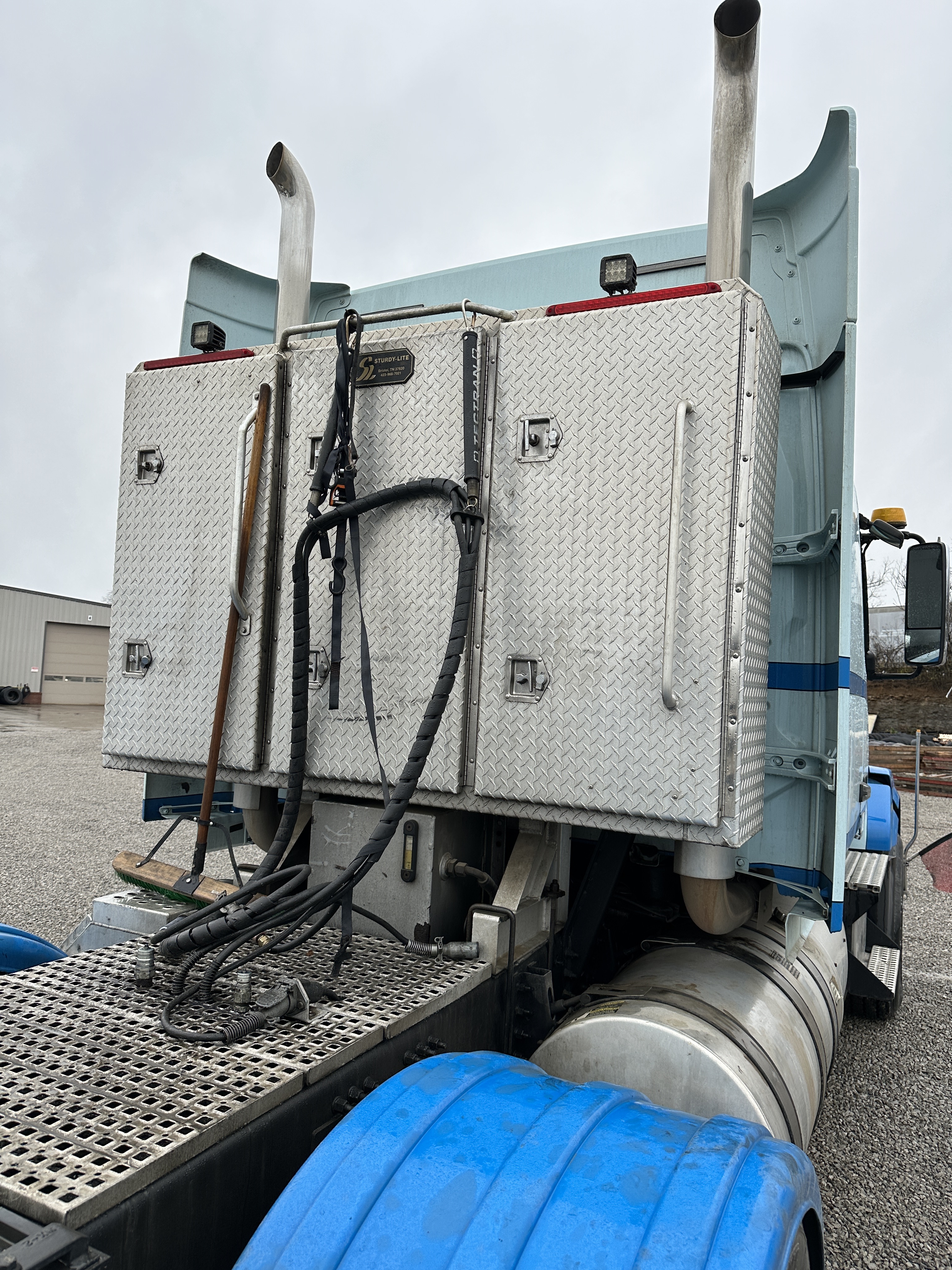 2017 VOLVO VNX84T630 - Image 27