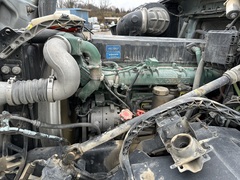 2017 VOLVO VNX84T630 - Image 31