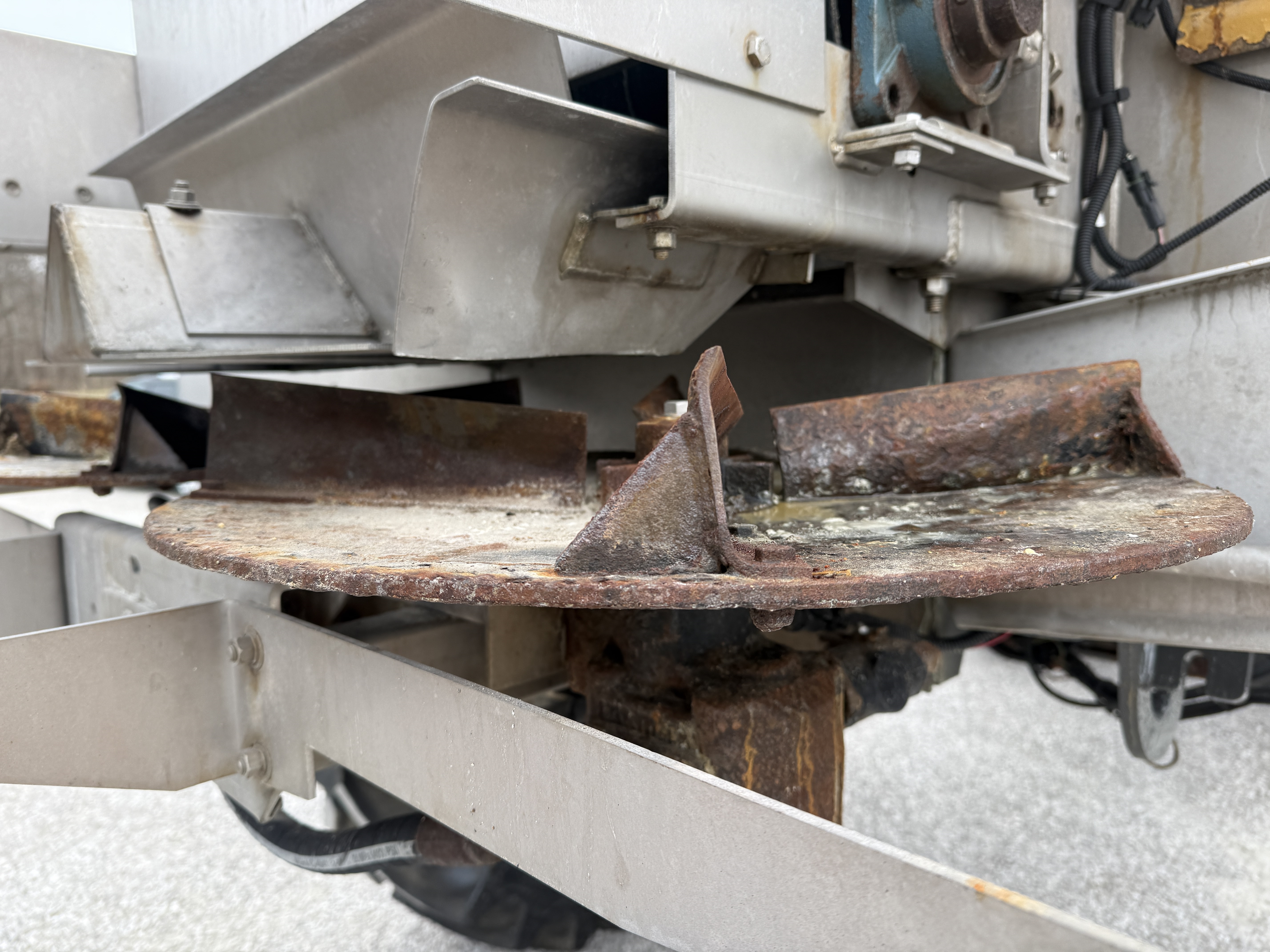 2012 ROGATOR RG1300 - view 19 of 36