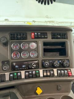 2018 KENWORTH T880 - Image 8