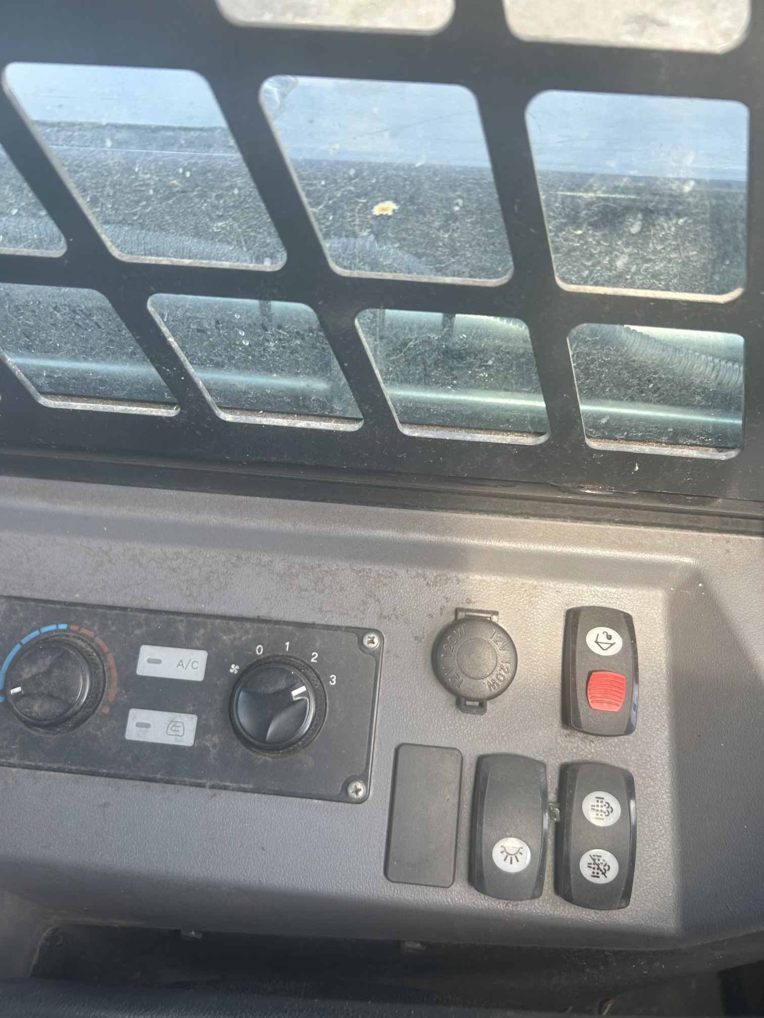 2024 HYUNDAI HT100V - Image 11