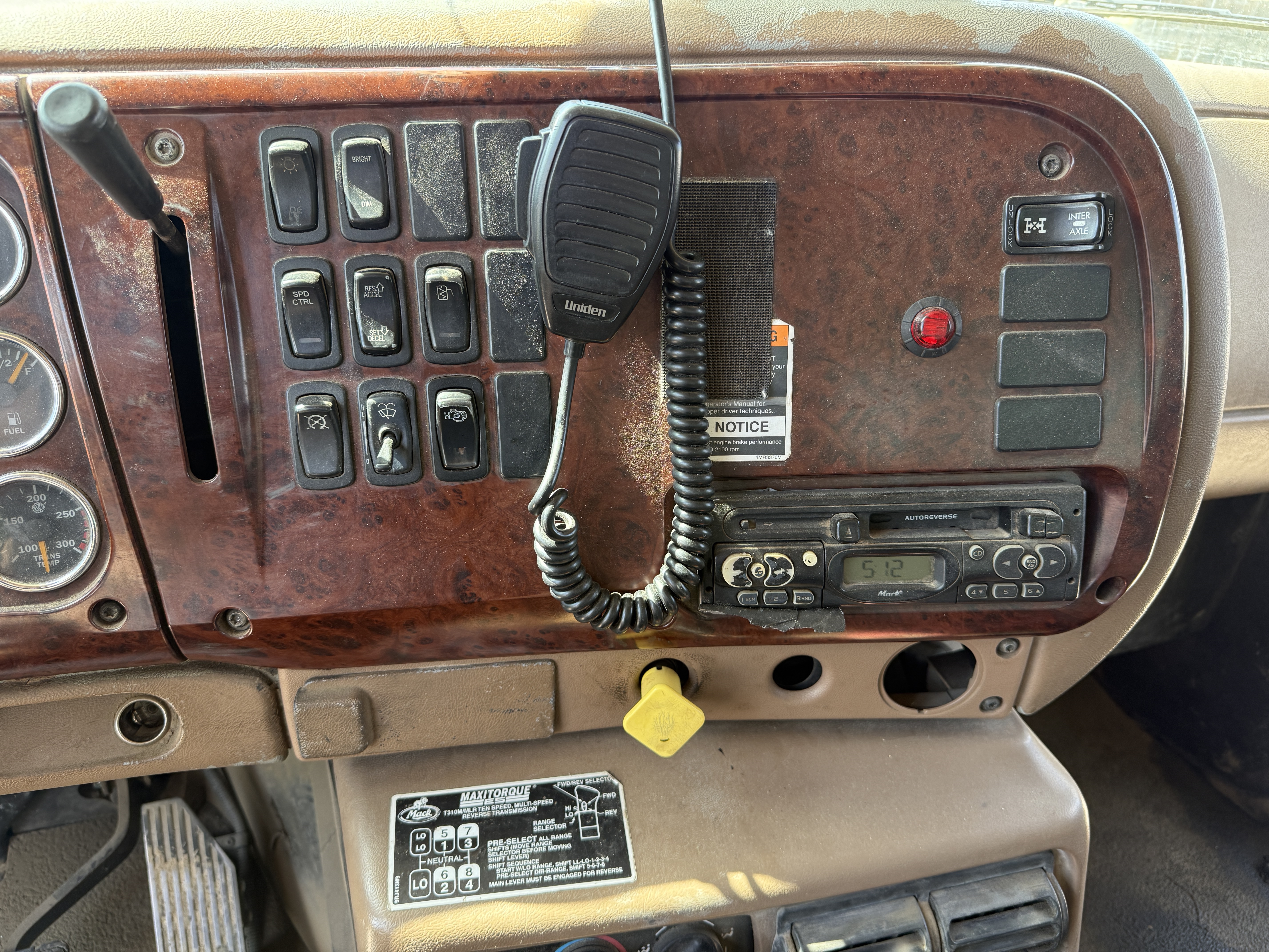 2005 MACK CV713 - Image 28